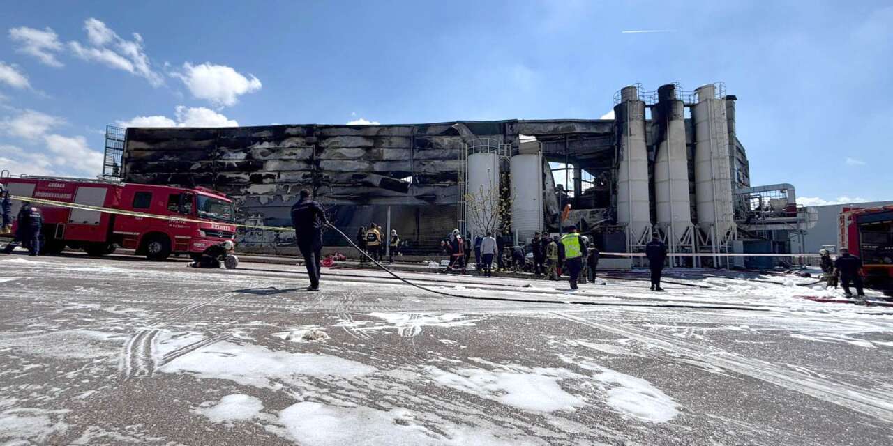 Boya fabrikasında yangın! 1 teknisyen hayatını kaybetti