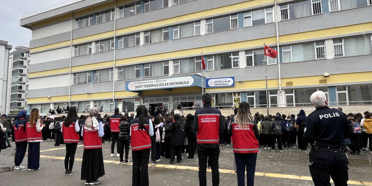 9 kişiye mezar olan Ayser Çalık Ortaokulu, yeni binasında eğitime başladı