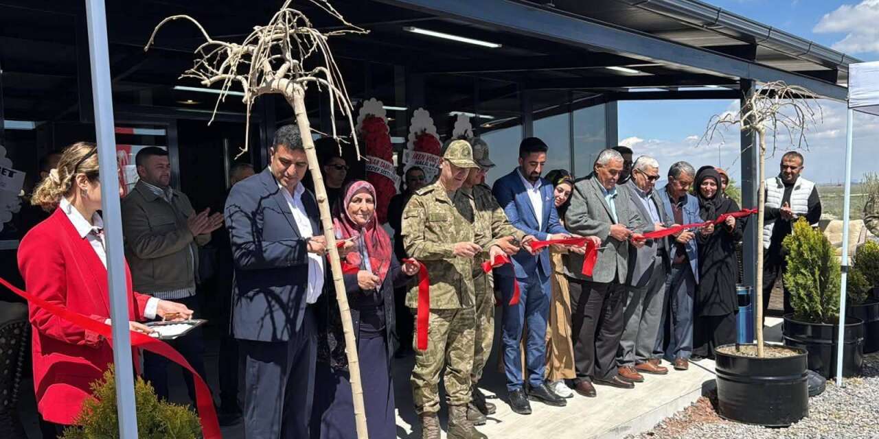 Konya Karapınar’a önemli yatırım! İren Kardeşler Poligon Restoran ve Kafe’yi açtı