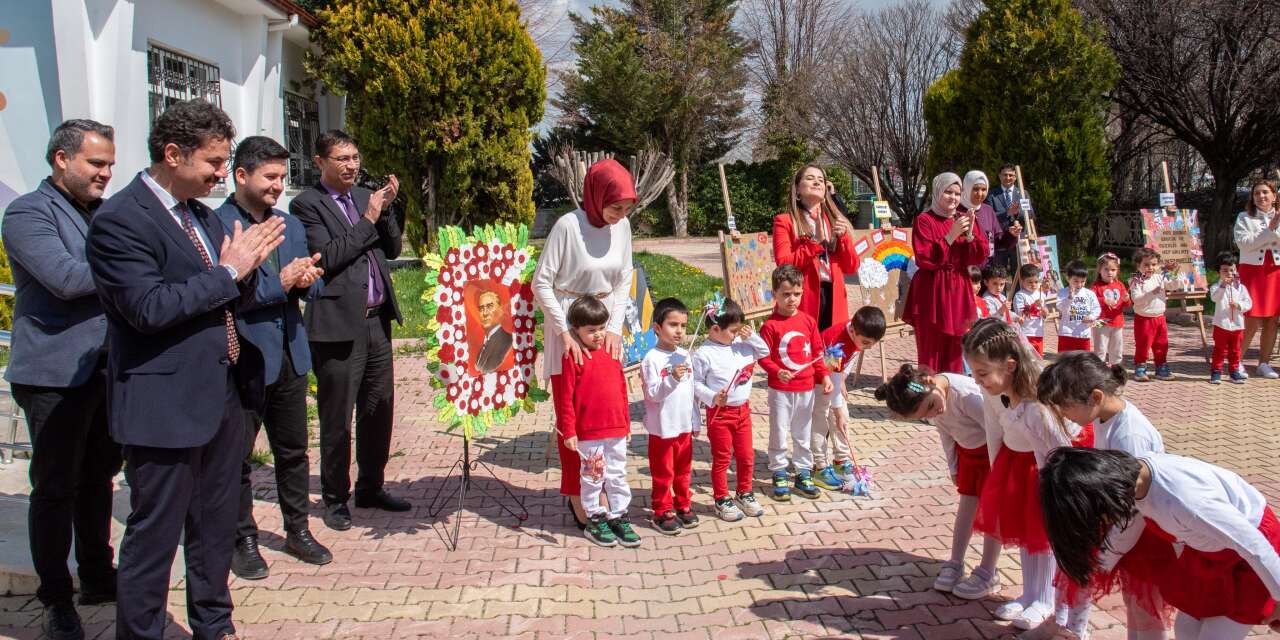 Konya’daki çocukların 23 Nisan coşkusuna Rektör Yılmaz da dahil oldu