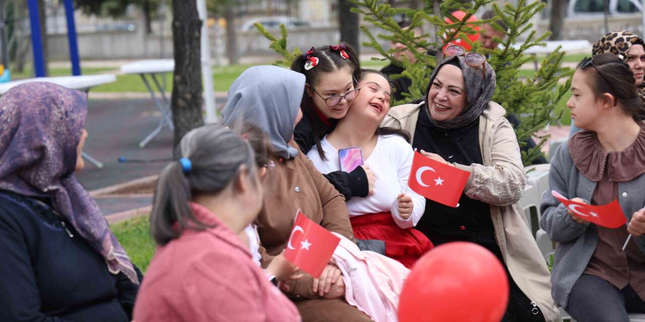 Konya’da down sendromlu çocukların neşesi gökyüzüne yükseldi