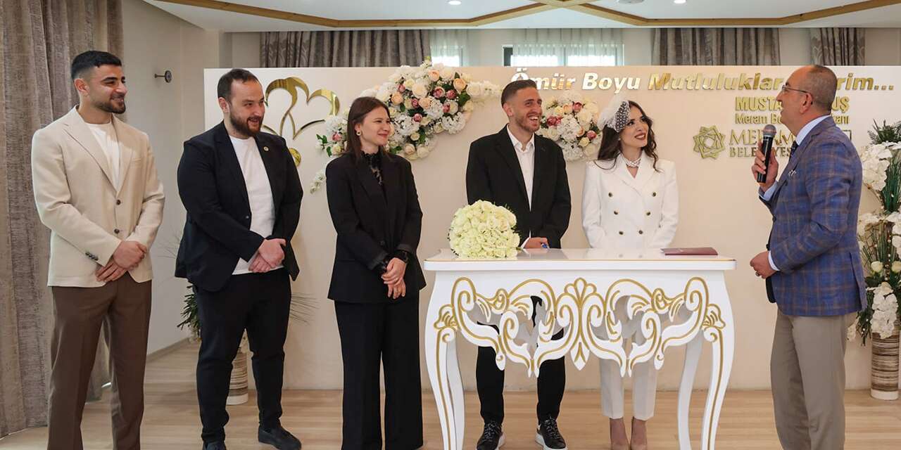 Konyasporlu Melih İbrahimoğlu hayatının en mutlu imzasını attı