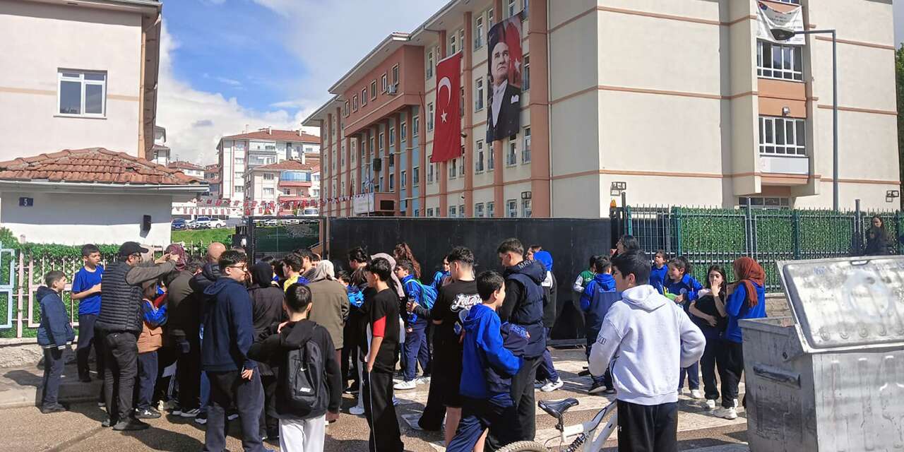 3 gün boyunca fark edilmedi! 5. sınıf öğrencisi silahla okula gelince ortalık karıştı