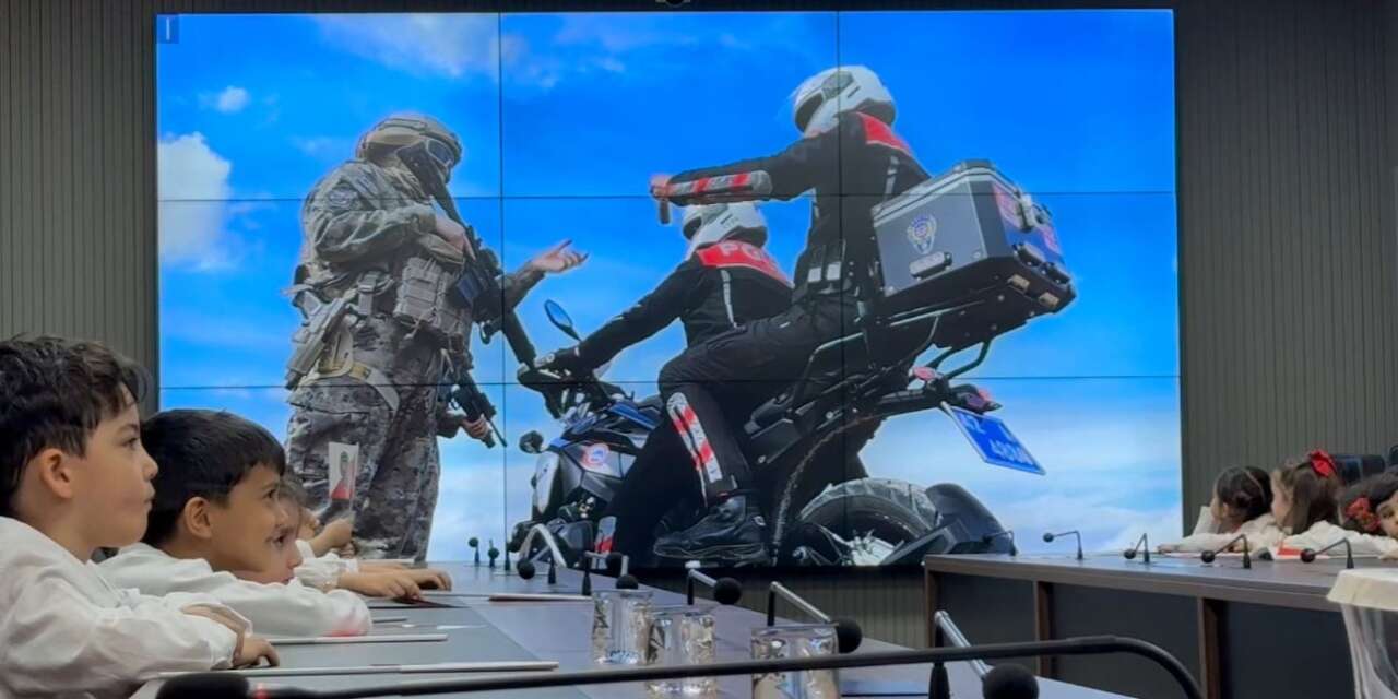 Konya’da 23 Nisan coşkusu! Emniyet kapılarını çocuklara açtı