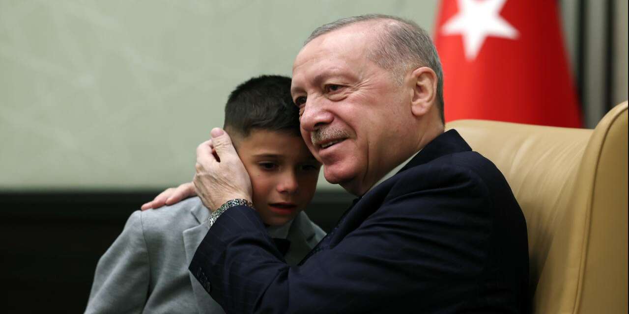 Cumhurbaşkanı Erdoğan çocukları ağırladı