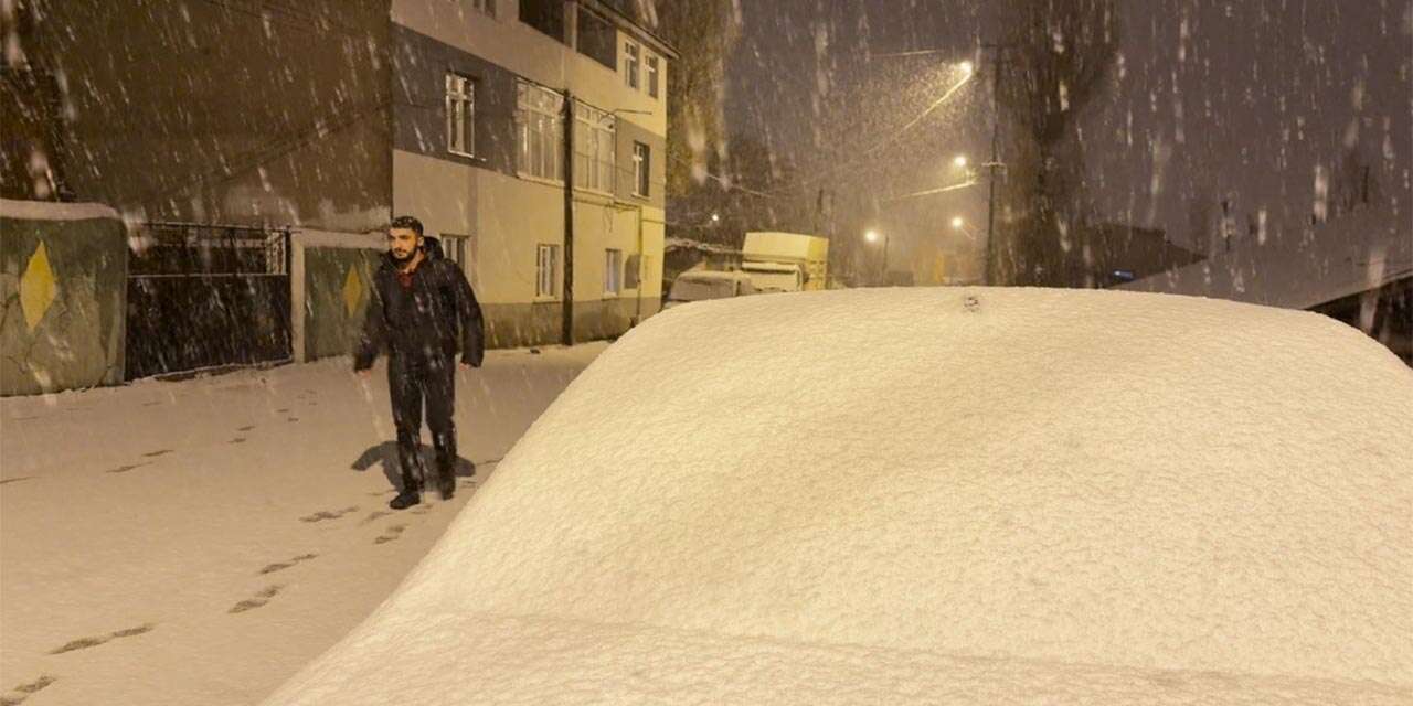 Yazı beklerken kış geri döndü! Kar kalınlığı 15 santimi geçti