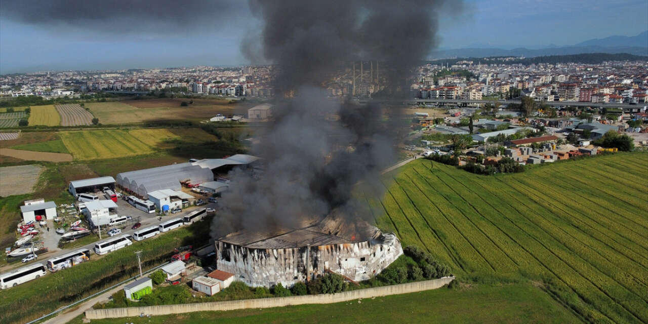 Patates cipsi fabrikasında korkutan yangın! Kullanılamaz hale geldi