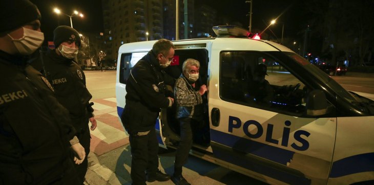 Yer Konya: Sokağa çıkma yasağına hastanede yakalandı, yardımına polisler koştu