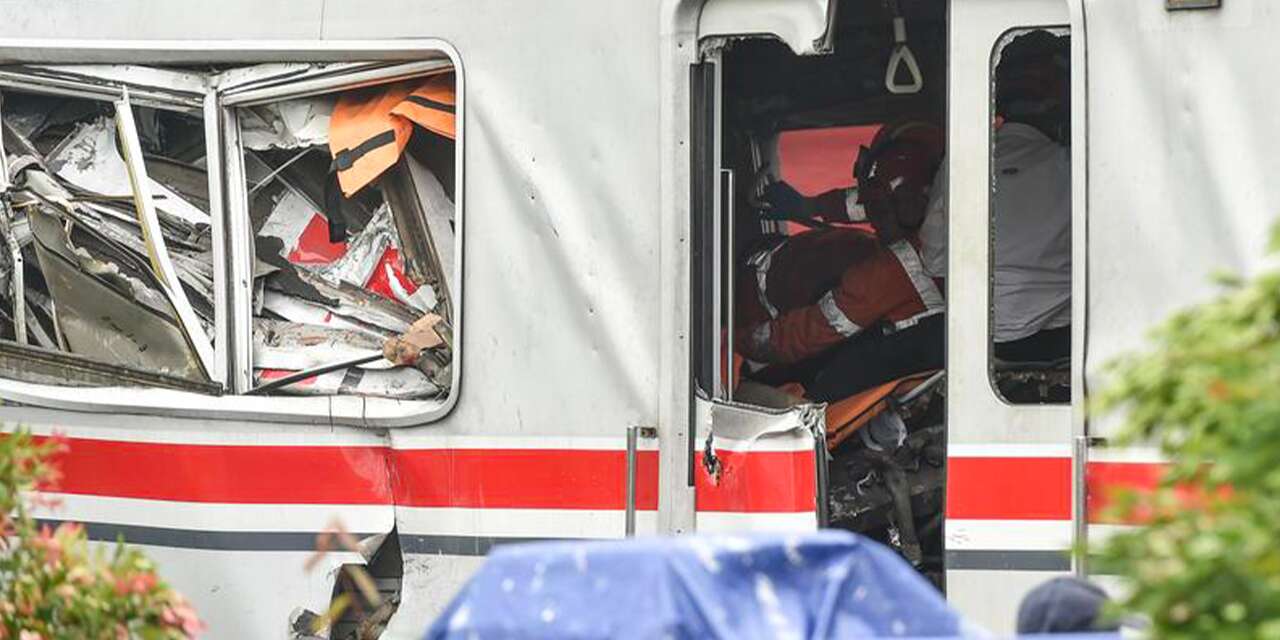 İki tren çarpıştı! Çok sayıda ölü ve yaralı var