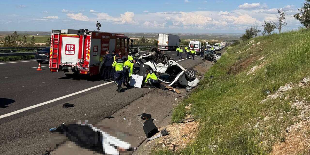 3 araç birbirine girdi, ortalık savaş alanına döndü! 3 ölü 5 yaralı var