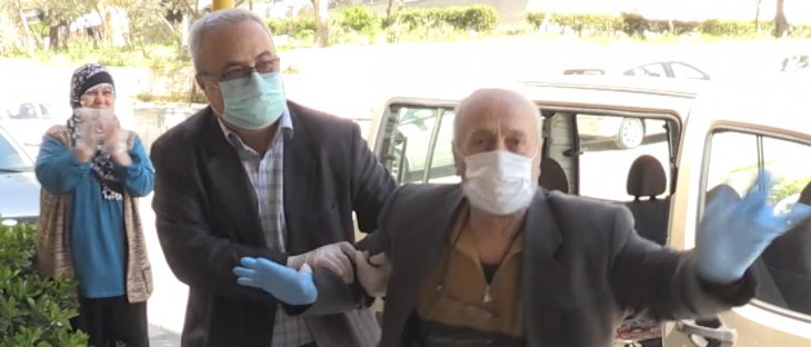 Hayatında ilk kez hastaneye yatan 85 yaşındaki Cemil amca Kovid-19'u yendi