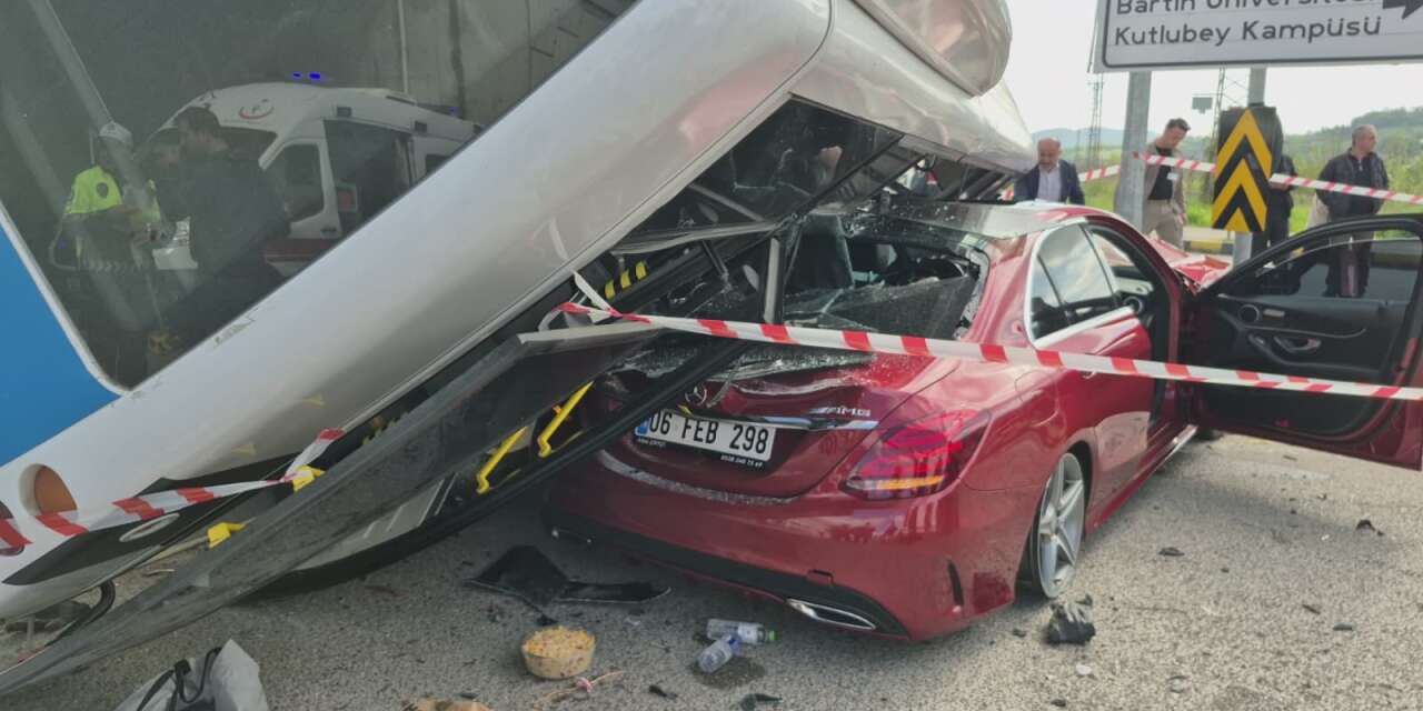 Üniversite kampüsünde feci kaza! Emniyet müdürü ve rektör olay yerine koştu