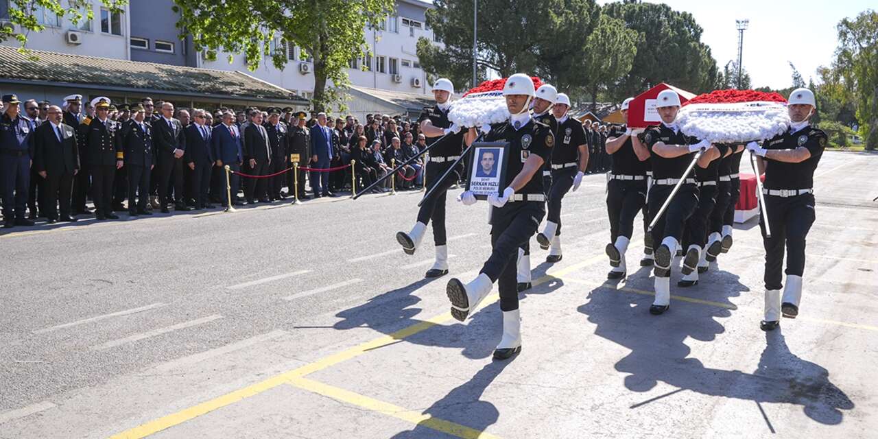 Trafik kazasında şehit olan polis Serkan Hızlı son yolculuğuna uğurlandı