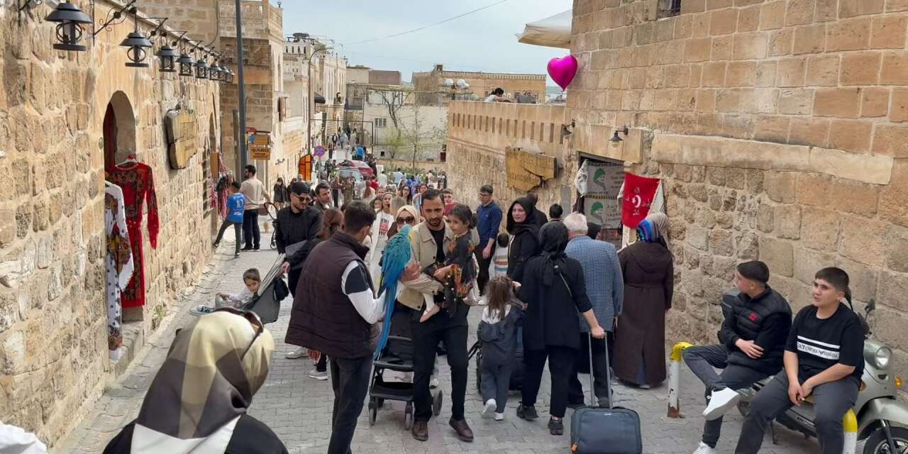 Uzak Şehir diziyle turist patlaması yaşanan Midyat’a Konya’dan da akın var