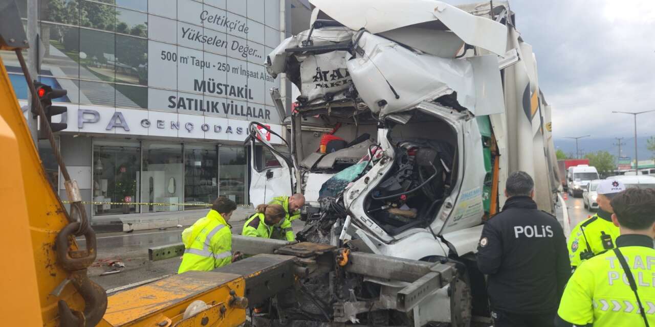 Tankere çarpan TIR’ın sürücüsü hayatını kaybetti
