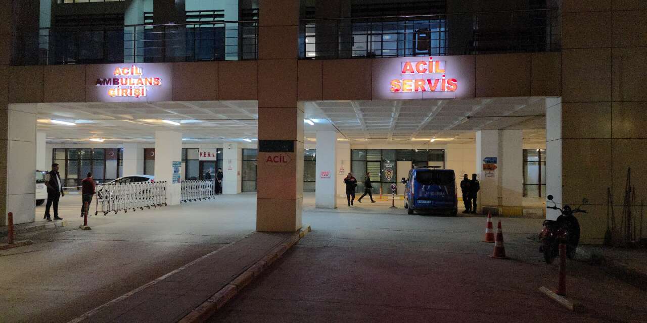 Askeri araç duvara çarptı, 2 asker yaralandı