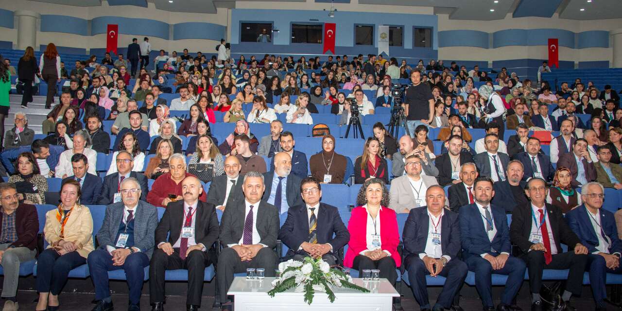 500 kişilik dev kadro Konya’da! Uluslararası Sağlık Kongresi başladı