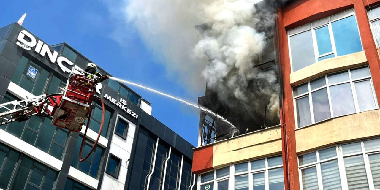 İş merkezi alevler içinde kaldı, ekipler seferber oldu