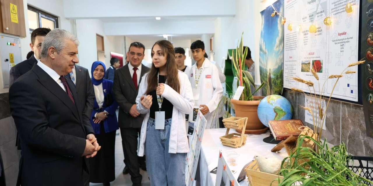 Konya’da geleceğin bilim insanları projelerini Vali Akın’a anlattı