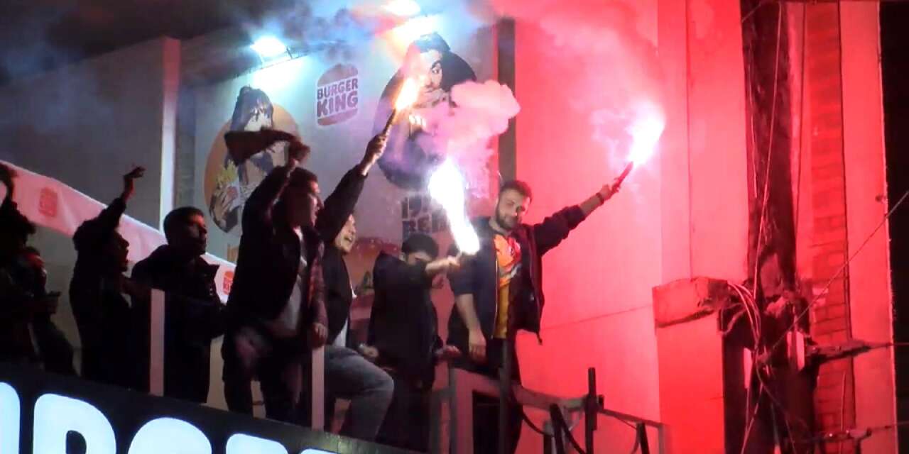 Şampiyonluk kutlamasında kavga! 1 kadın yaralandı