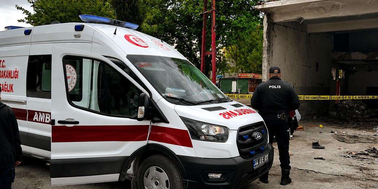 Elektrik kablolarını almak isteyen hurdacı, feci şekilde can verdi