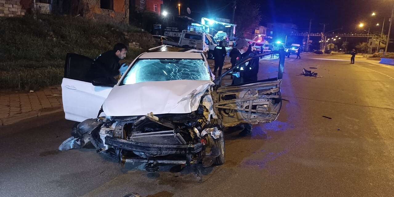 Otomobil çekiciye çarptı! Araçtan fırlayan kadın sürücü öldü