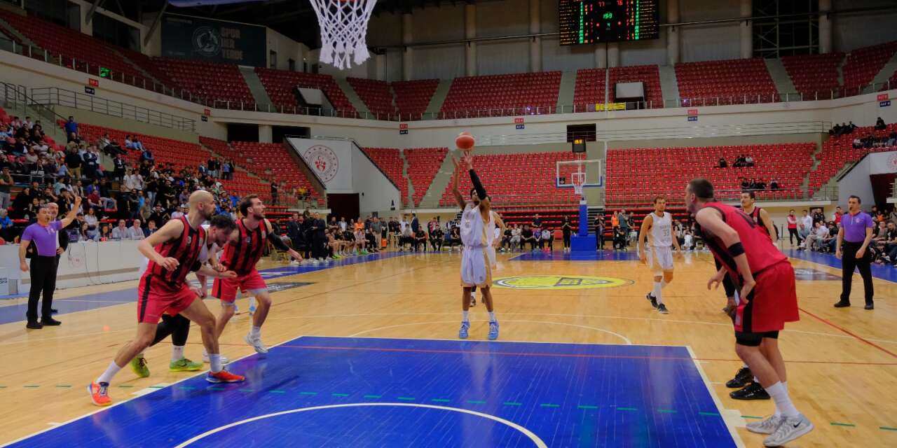 Konya Büyükşehir Belediyespor final umutlarını Gaziantep’e taşıdı