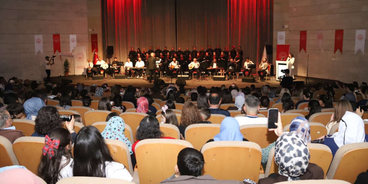 Konya'da Gönül Sesi Korosu sahne aldı
