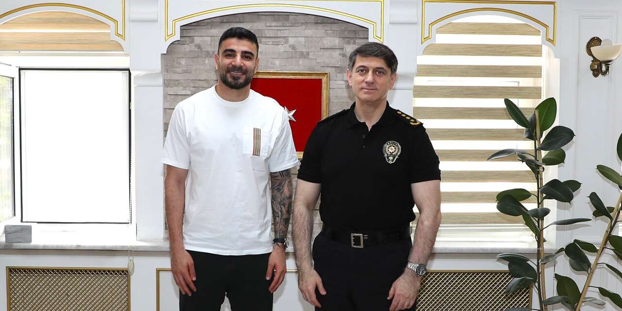Konyaspor kaptanı Adil Demirbağ’dan Emniyet Müdürü Necmettin Koç’a ziyaret