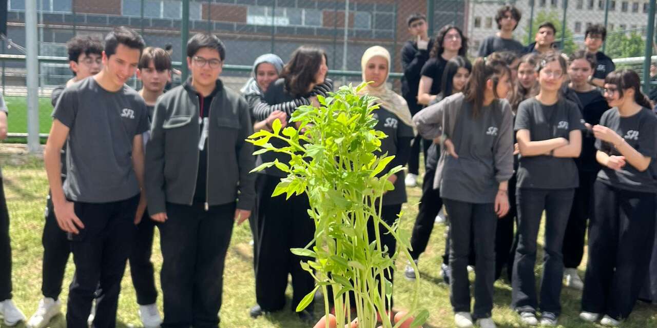 Konya Selçuklu Fen Lisesi’nde öğrenciler ata tohumu ekti