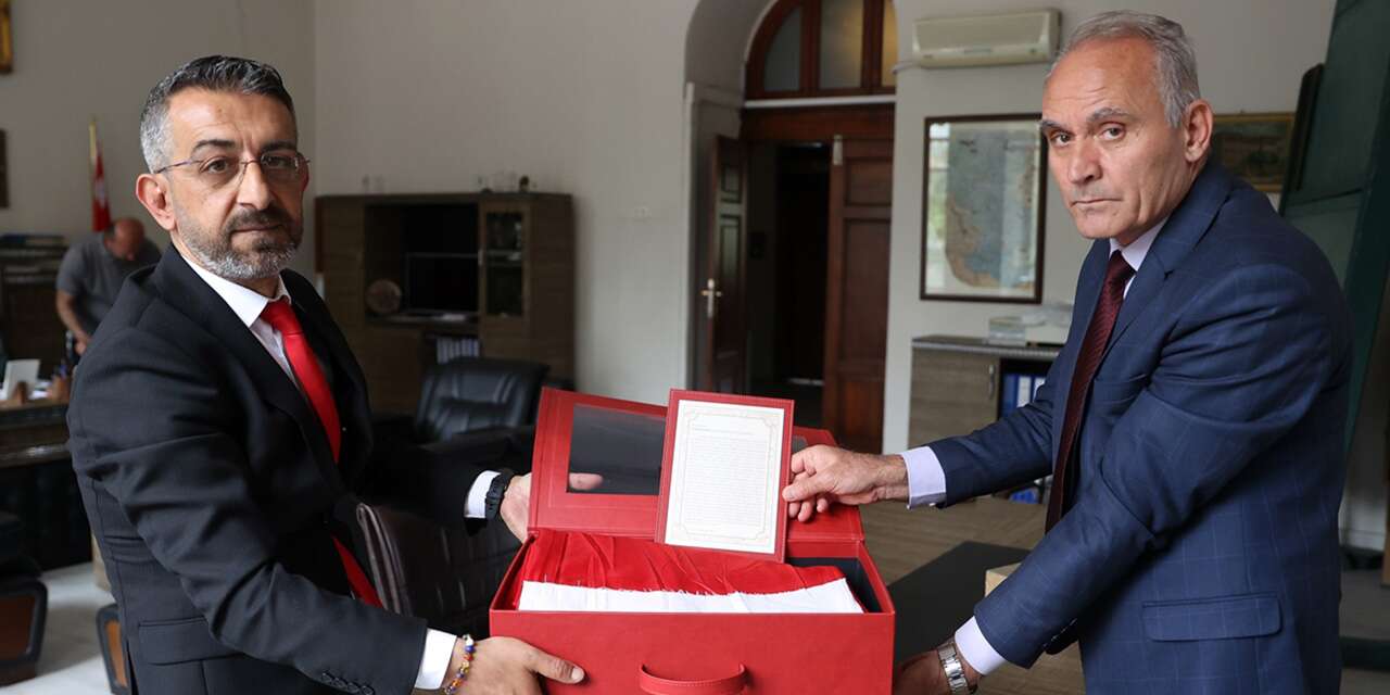 Bir dönem mezun veremedi! Şehit öğrencilerin emaneti Konya Lisesine ulaştı