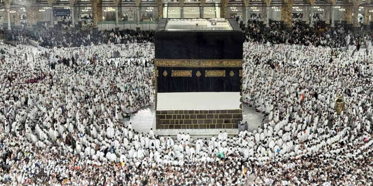 Mescid-i Haram’da yoğunluk sürüyor! Hacı adayları kutsal mekanlarda ibadet ediyor