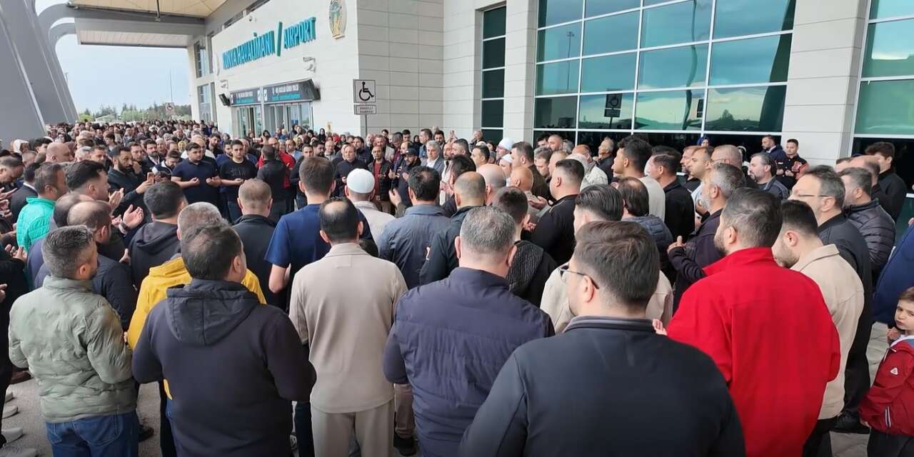 Konya’dan 180 hacı adayı daha dualarla yola çıktı