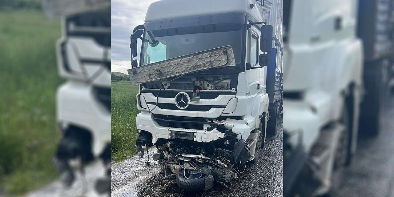 TIR'ın altına giren motosiklet sürücüsü hayatını kaybetti! Karısı da ağır yaralı