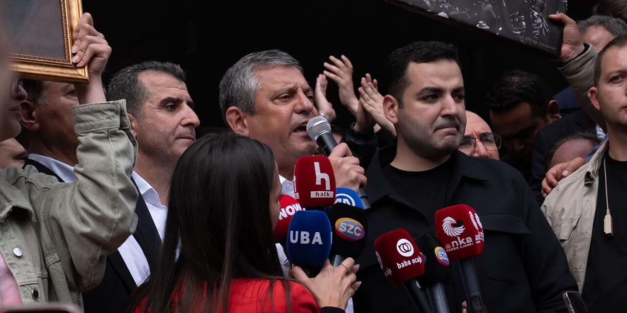Özgür Özel CHP Genel Merkezi’nden ayrıldı