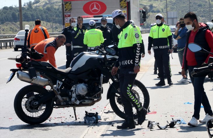 Kamyona çarpan motosikletli trafik polisi ağır yaralandı