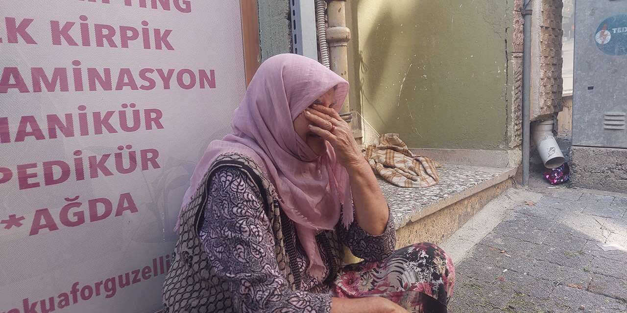 65 yaşındaki kadını lafa tutup torunlarının bayramlık parasını çaldılar