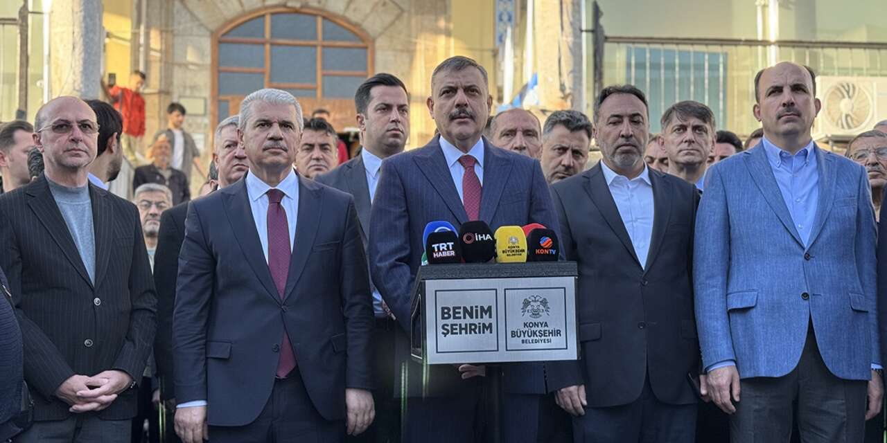 Bakan Çiftçi, bayram namazını Konya’da Kapu Camii’nde kıldı