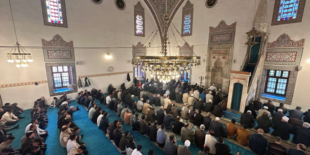 Konyalılar bayram namazı için Mimar Sinan'ın eseri camiye akın etti