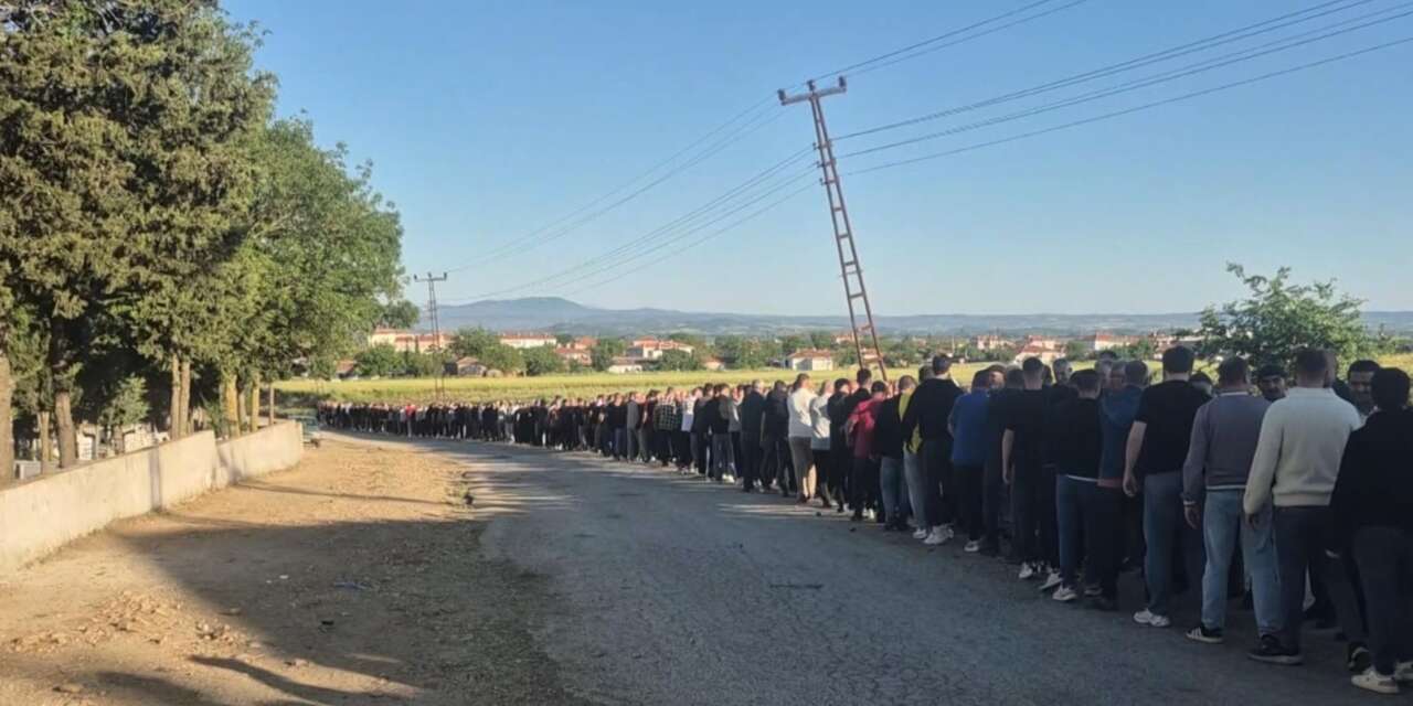 90 yıllık gelenek, bayramda metrelerce kuyruğa dönüştü