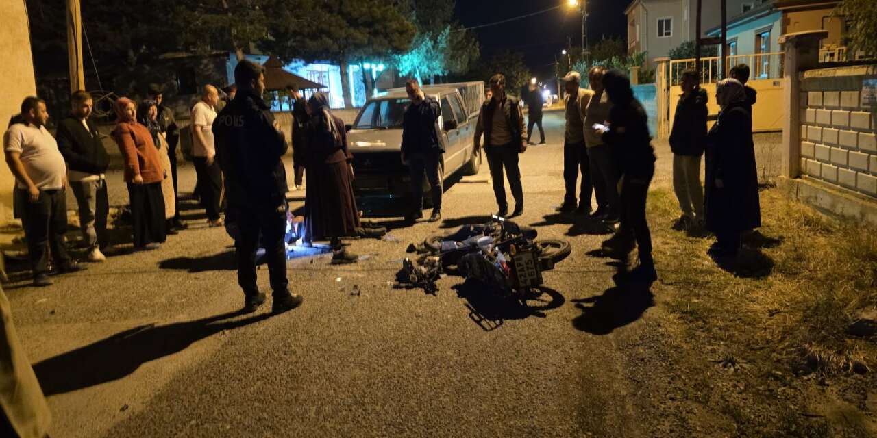 Konya’da kamyonet ile motosiklet çarpıştı! Yaralı sürücü Konya’ya sevk edildi