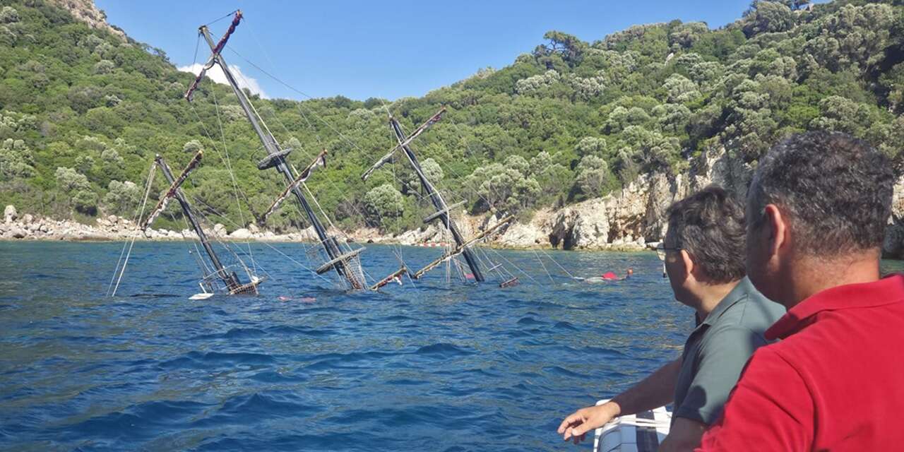 Marmaris’te 110 yolcunun bindiği tur teknesi battı