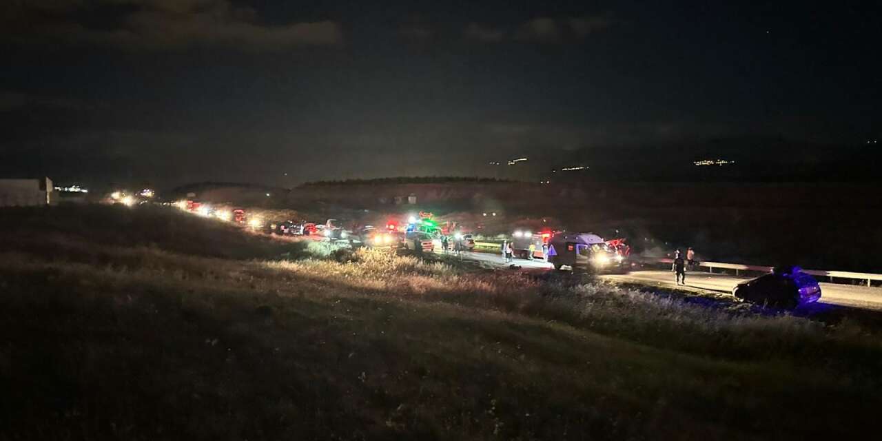 TIR, otomobil ve cipin karıştığı zincirleme kaza! 1 ölü, 5 yaralı var