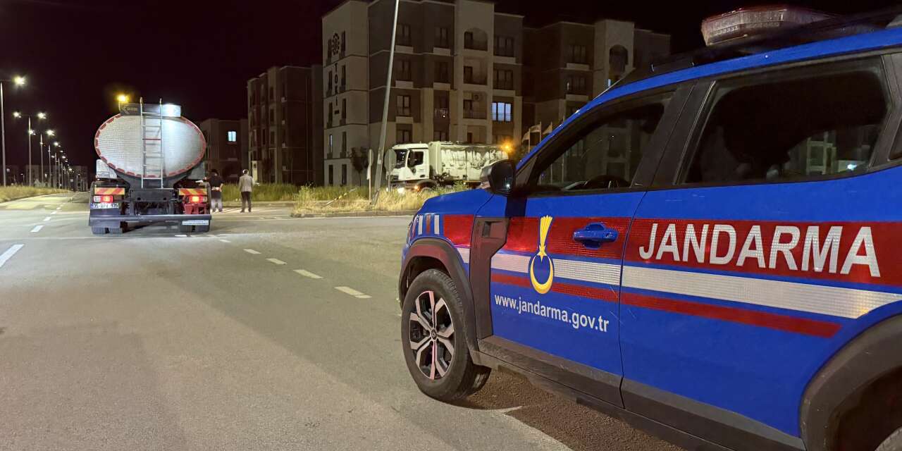 Belediye otobüsü ile otomobil çarpıştı: 2 ölü, 7 yaralı