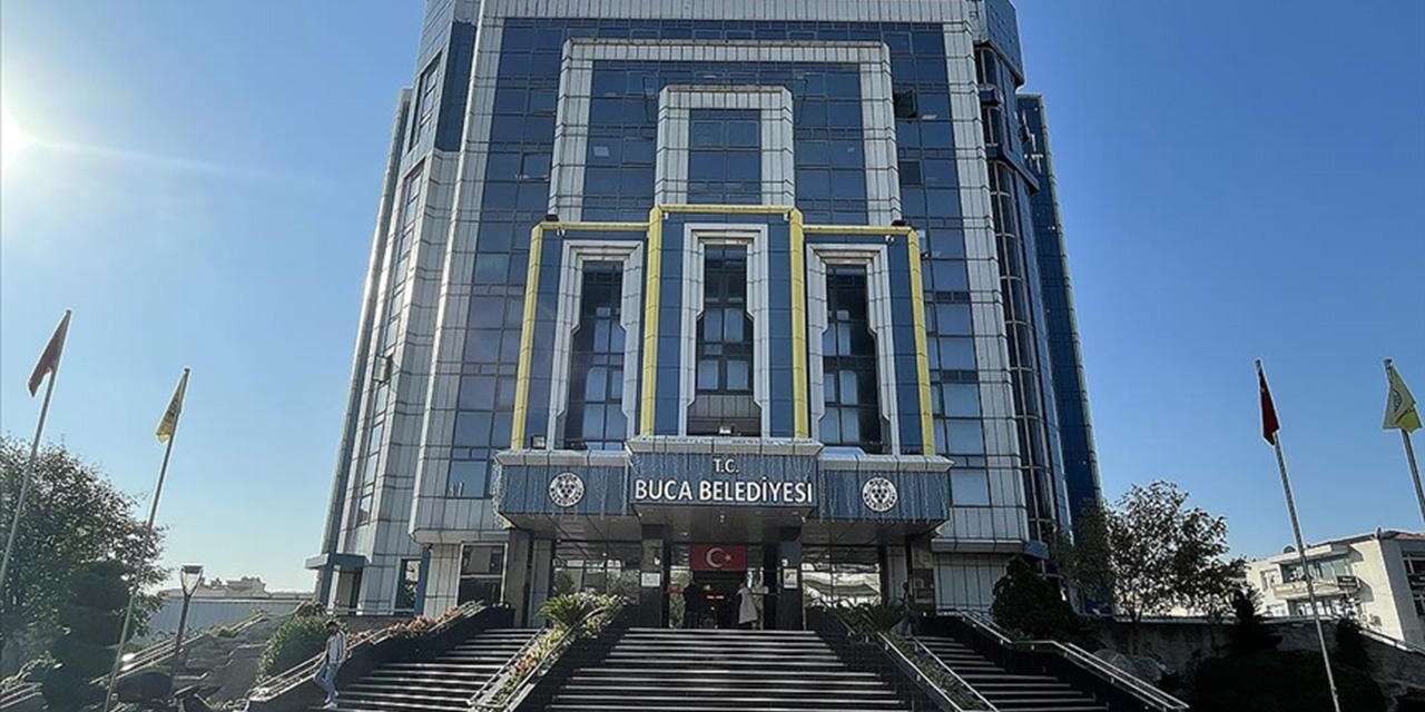 Buca Belediyesi'ne rüşvet operasyonu