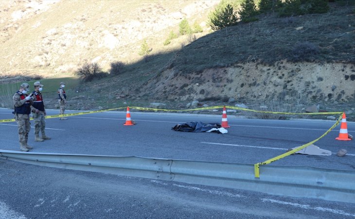 Feci kaza! Bariyerlere çarpan motosikletin sürücüsü hayatını kaybetti