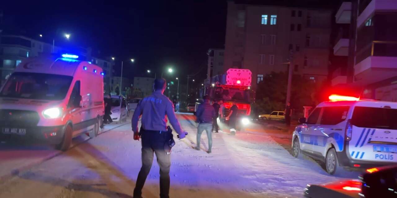 Ambulans kapısından fırlayıp kameramana böyle saldırdı