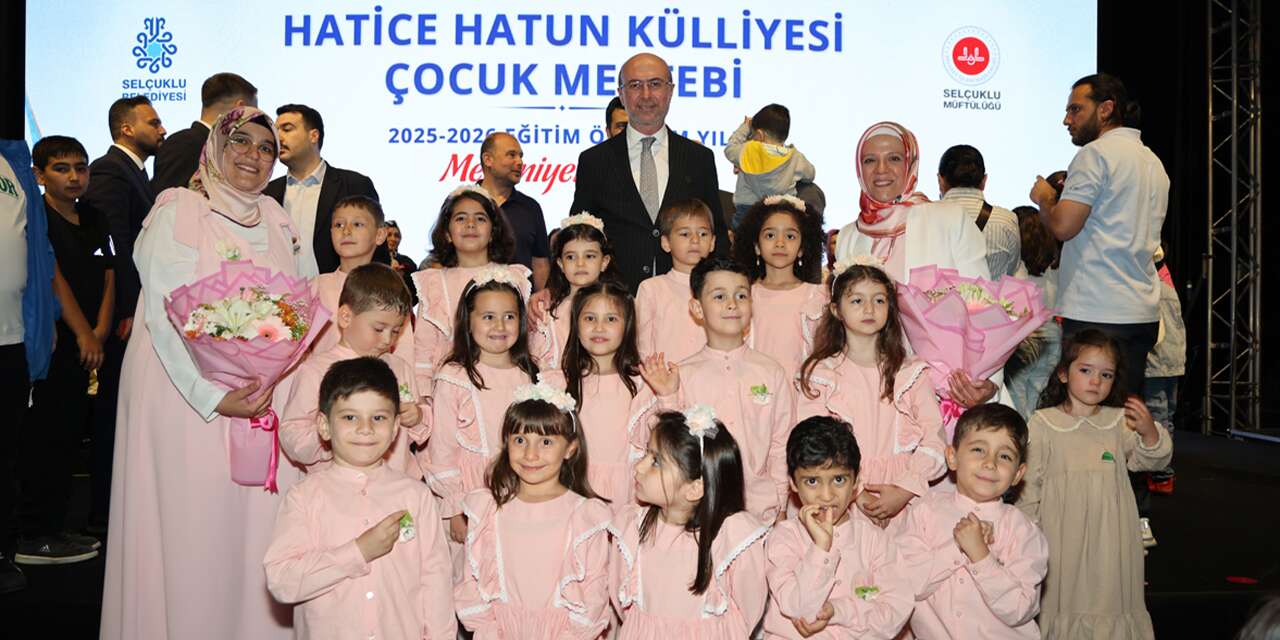 Konya’da Kur’an-ı Kerim ışığında 130 minik yetişti