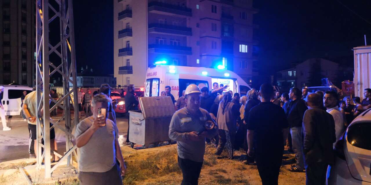 Karaman’da korkutan patlama! Ev alevlere teslim oldu, 3 kişi yaralandı