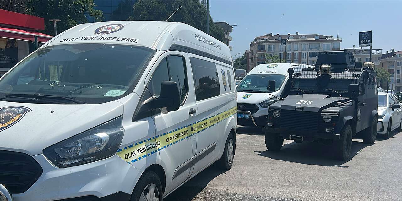 Otokoç binasına silahlı saldırı! Taksiyle kaçtılar